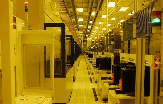 探秘英特爾D1X晶圓廠內(nèi)部 黃光潔凈車(chē)間被震撼到了